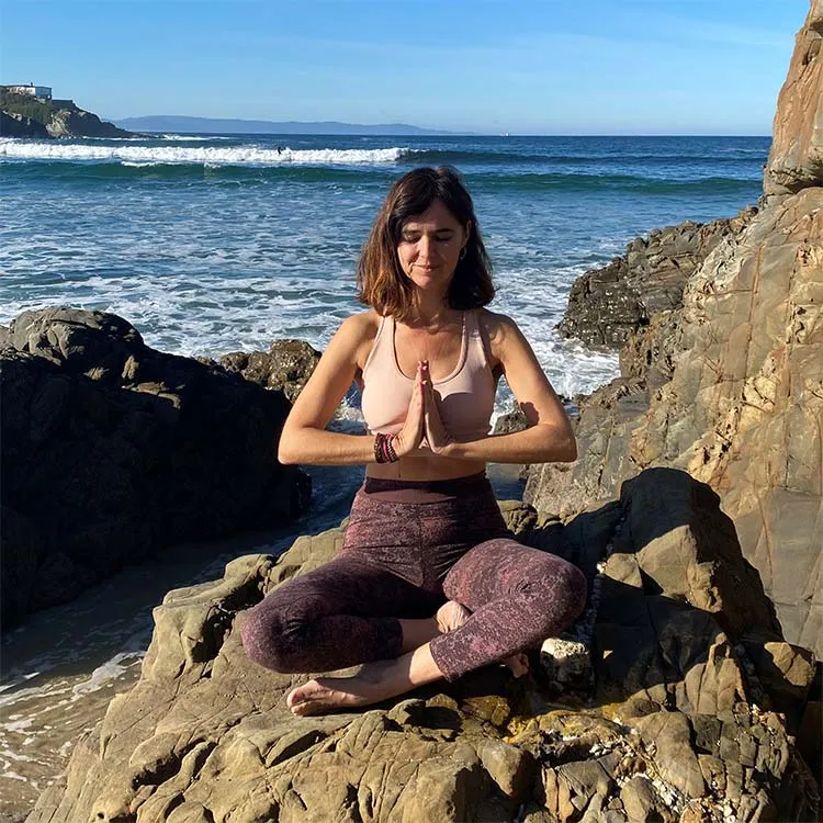 Fotografía de la profesora de Slowmind Yoga